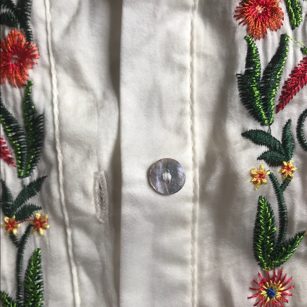 Embroidered blouse - Picture 2 of 4